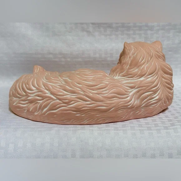 Decorative Ceramic Persian Cat Figurine - Elegant Shelf Accent - Picture 4 of 7